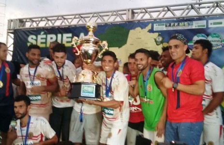 Sete de Dourados se sagrou no domingo campeão Estadual de Futebol; time já pensa no Brasileiro da Série D (Foto: Divulgação)