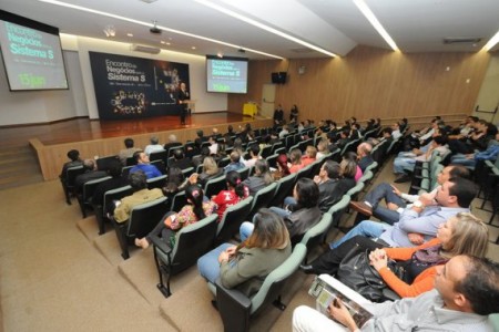 1º Encontro de Negócios reuniu dezenas de empresas no auditório do Sesi em Dourados