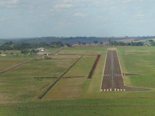 Aeronaves comerciais de médio e grande porte agora podem operar por instrumentos em Dourados. (Foto : Franz Mendes).