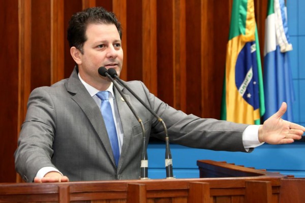Projeto de lei de Renato Câmara aprovado pela Assembleia vai possibilitar aos as vítimas de roubo ou furto de veículo em MS o direito de recuperar o dinheiro pago com o IPVA . (Toninho Souza).