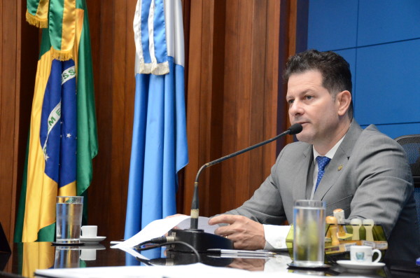 Com a proposta, deputado Renato Câmara acredita que o Estado passará a ter as ferramentas legais para classificar e priorizar os processos de licenciamento ambiental dos loteamentos e conjuntos habitacionais em fase de regularização fundiária. (Foto: Toninho Souza).